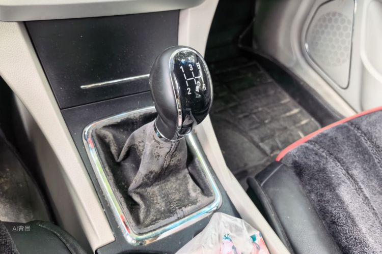 GEELY Emgrand 2015 car image #16
