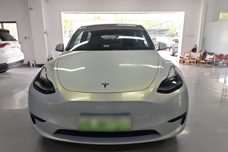 Tesla Model Y 2022 car image #3