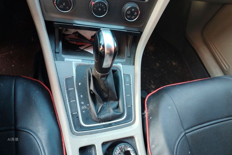 Volkswagen Golf 2015 car image #16