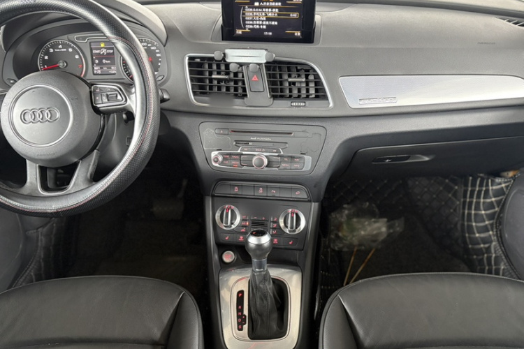 Audi Q3 2016 car image #9