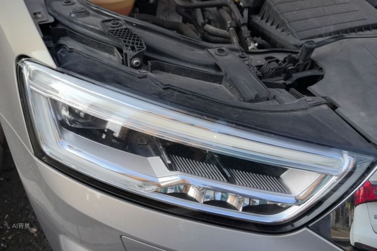 Audi Q3 2019 car image #8
