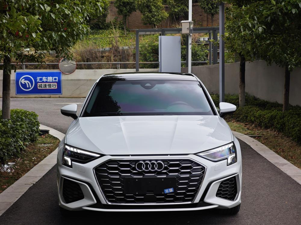 Audi A3 2024 immagine di auto #2
