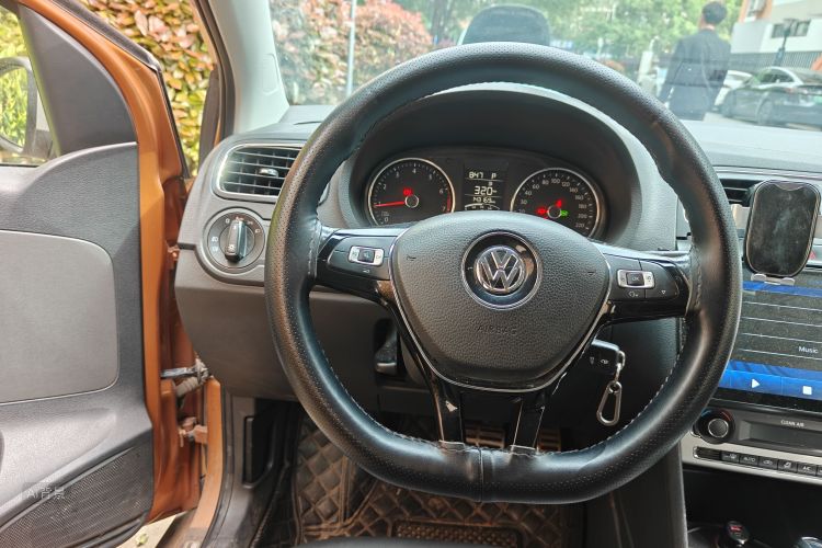 Volkswagen Polo 2016 صورة سيارة #12