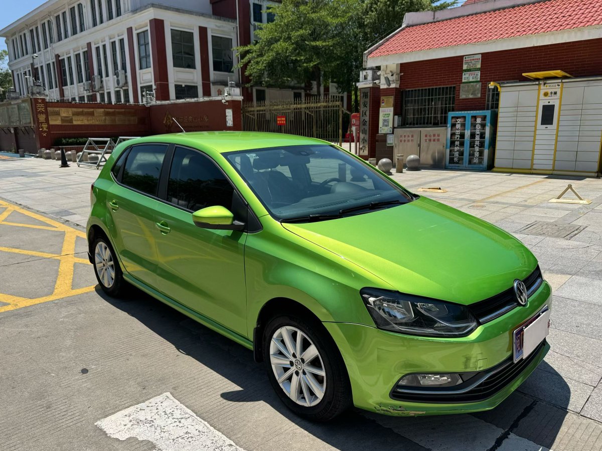 Volkswagen Polo 2015 car image #3