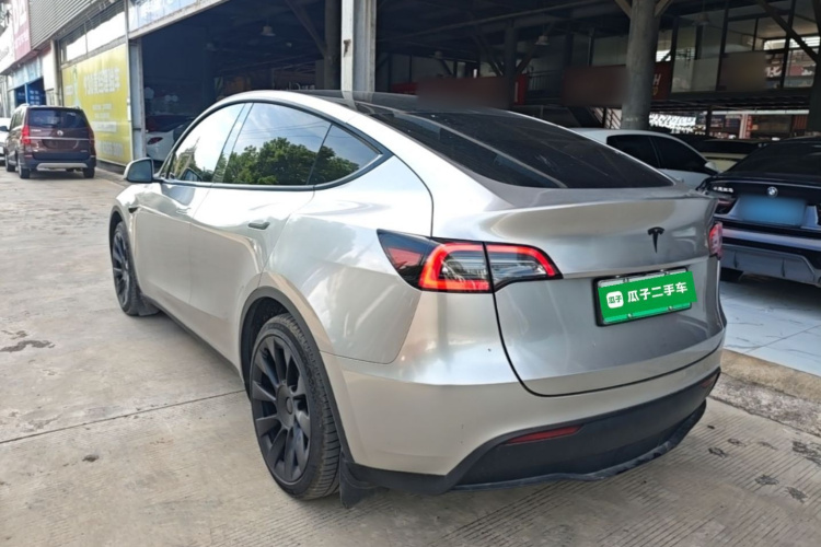 Tesla Model Y 2024 car image #5