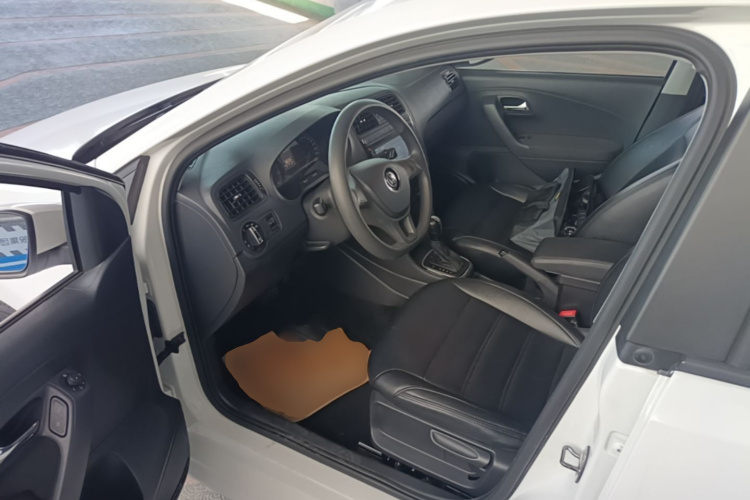 Volkswagen Polo 2018 car image #15