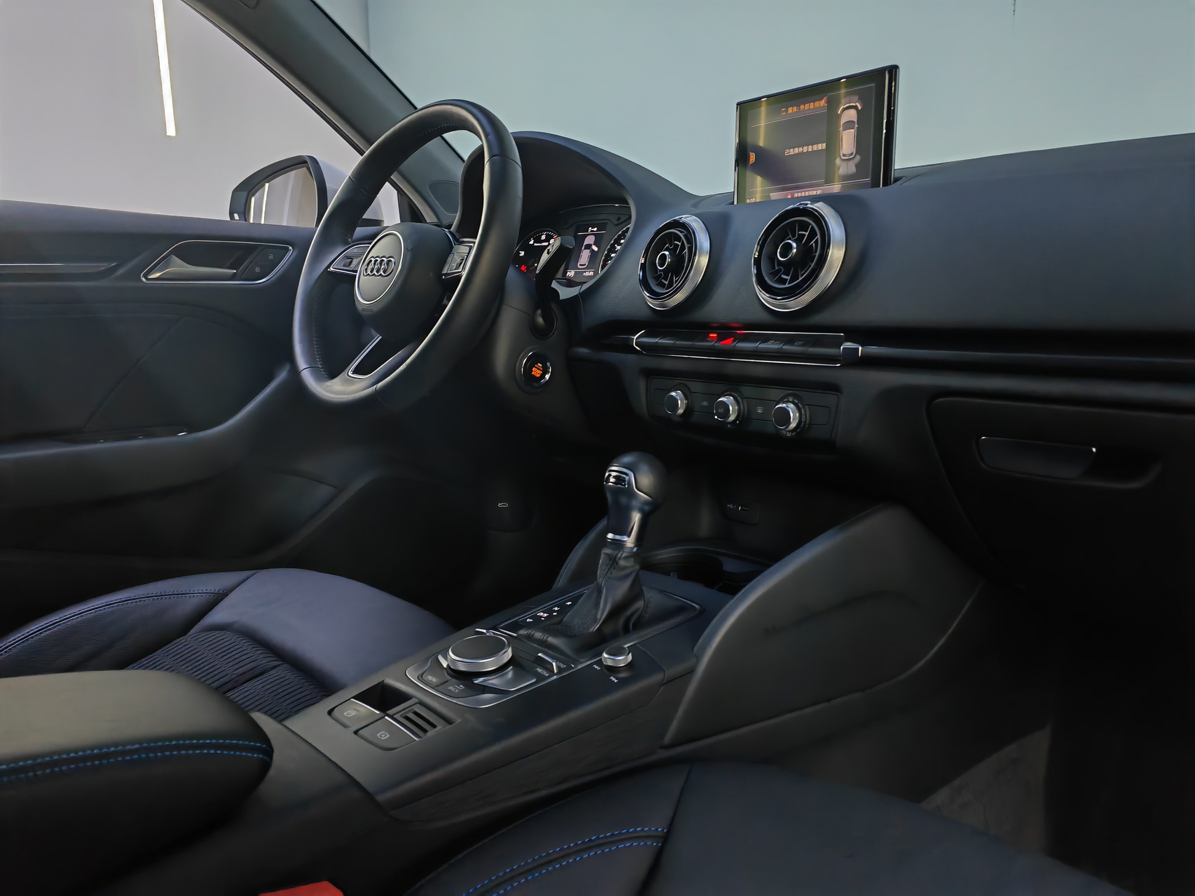Audi A3 2019 car image #11
