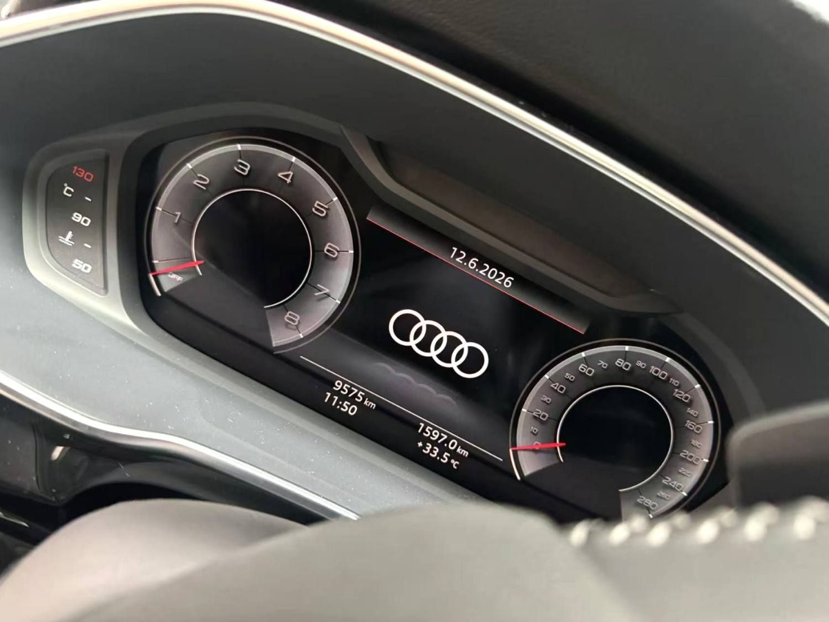 Audi Q3 2022 car image #5