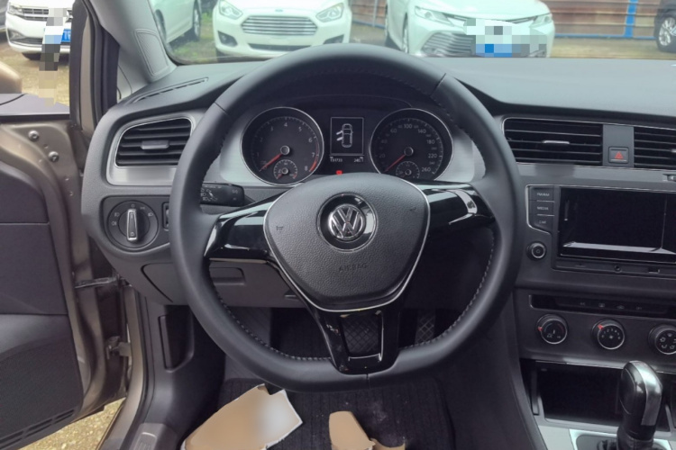 Volkswagen Golf 2015 car image #11