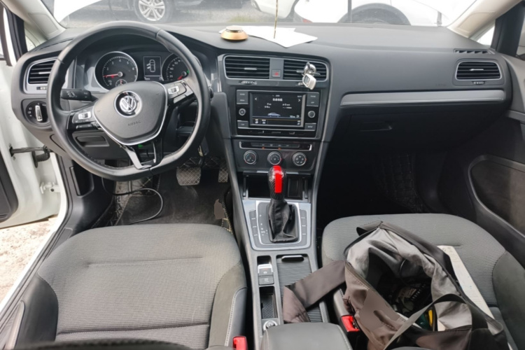 Volkswagen Golf 2018 car image #10