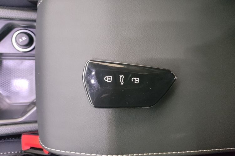 Volkswagen Golf 2021 car image #14