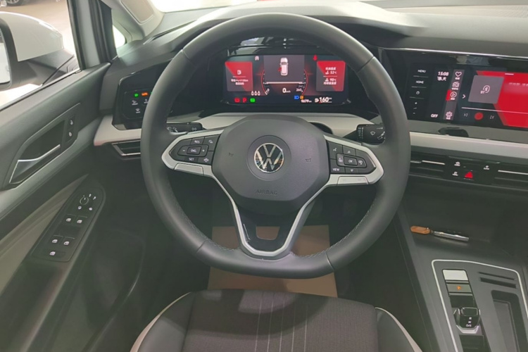 Volkswagen Golf 2024 car image #11