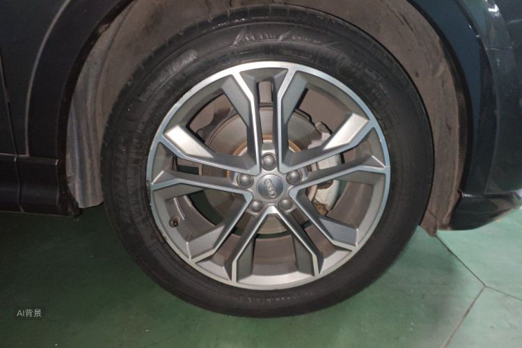 Audi Q3 2020 car image #9
