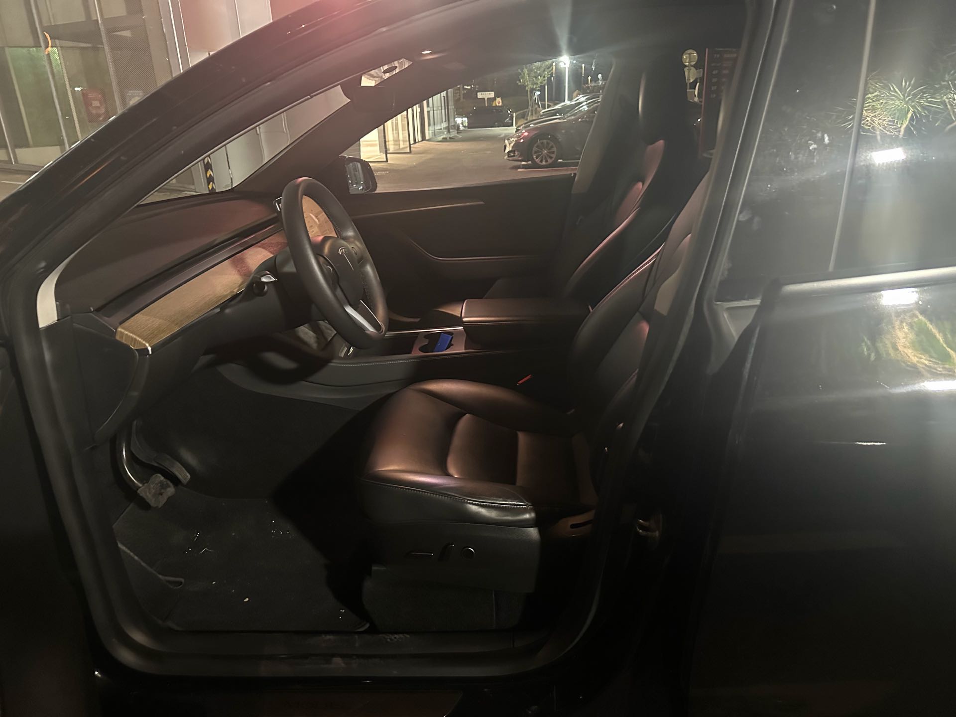 Tesla Model Y 2022 #2 Tesla Model Y 2022 car image #2