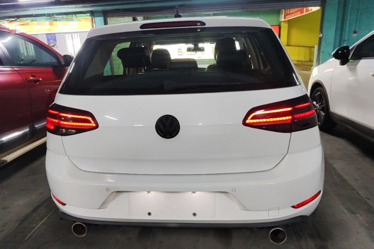 Volkswagen Golf 2020 car image #6