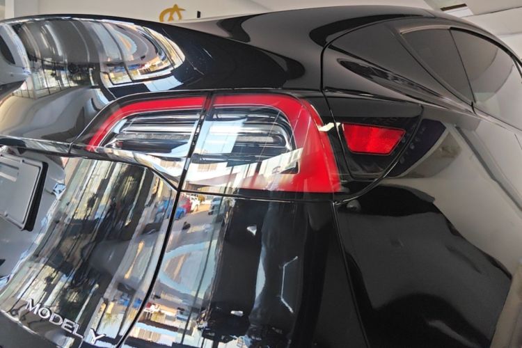 Tesla Model Y 2022 car image #8