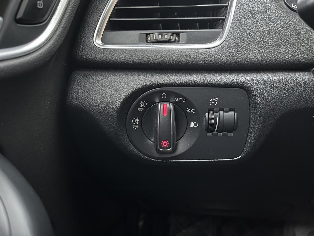 Audi Q3 2014 car image #17