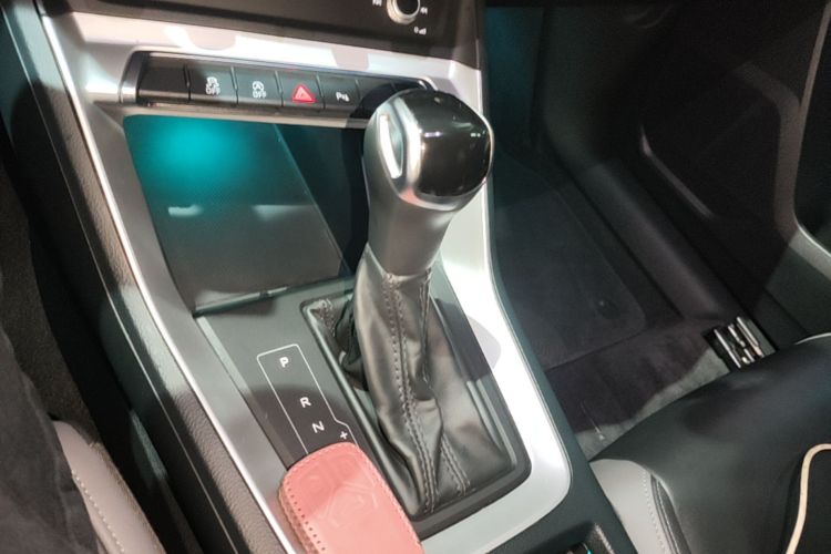 Audi Q3 2021 car image #14