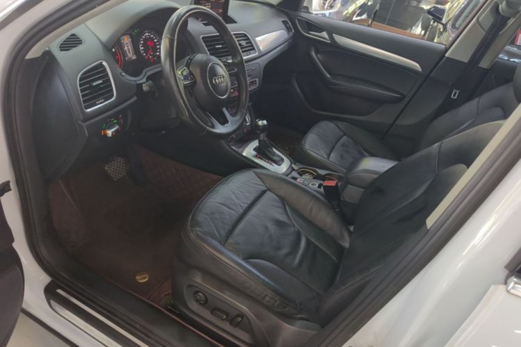 Audi Q3 2016 car image #15