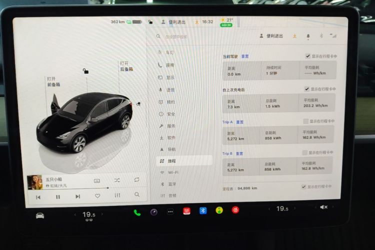 Tesla Model Y 2023 #12 Tesla Model Y 2023 car image #12