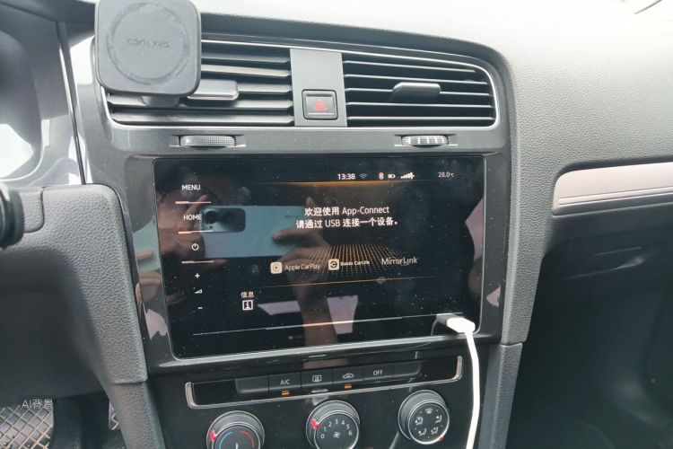 Volkswagen Golf 2020 car image #15
