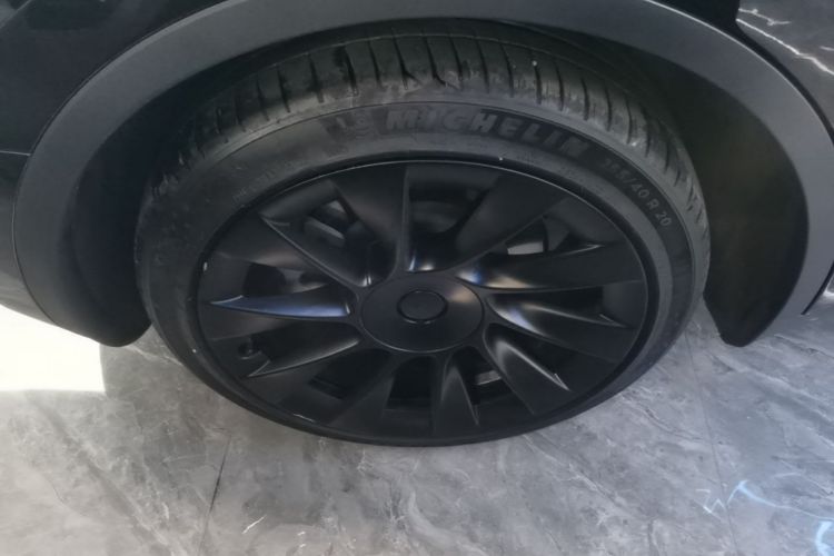 Tesla Model Y 2022 car image #10