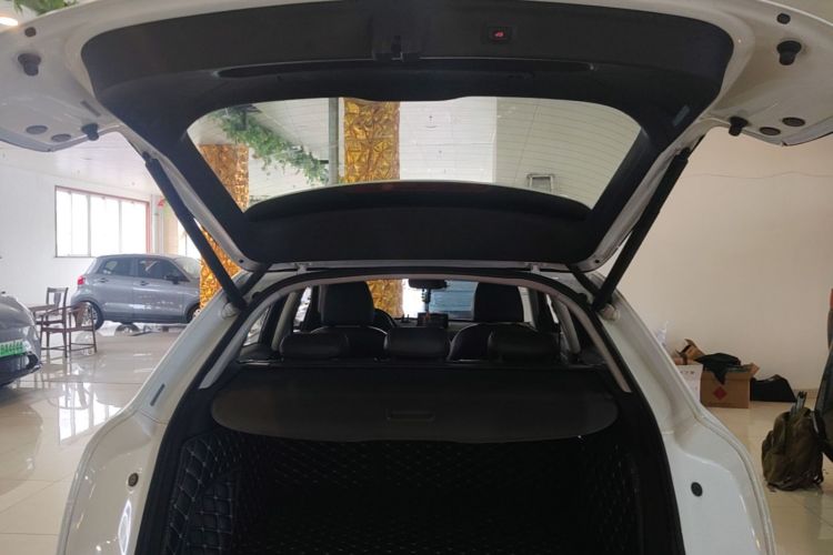 Audi Q3 2017 car image #19