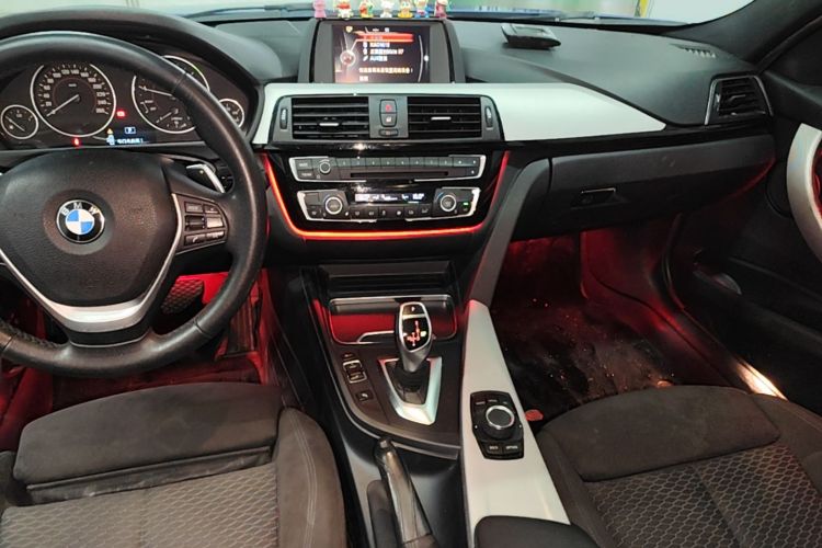 BMW 3 Series 2017 car image #14