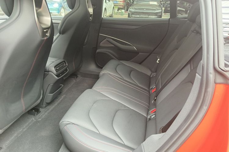 MI SU7 2025 car image #17