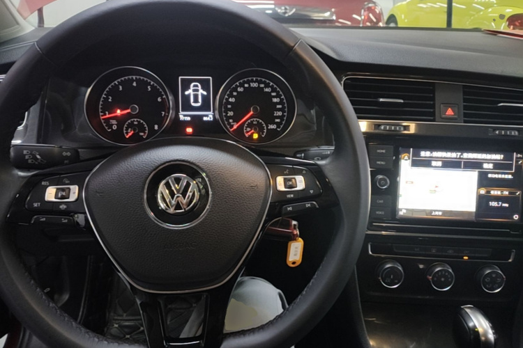 Volkswagen Golf 2019 car image #10