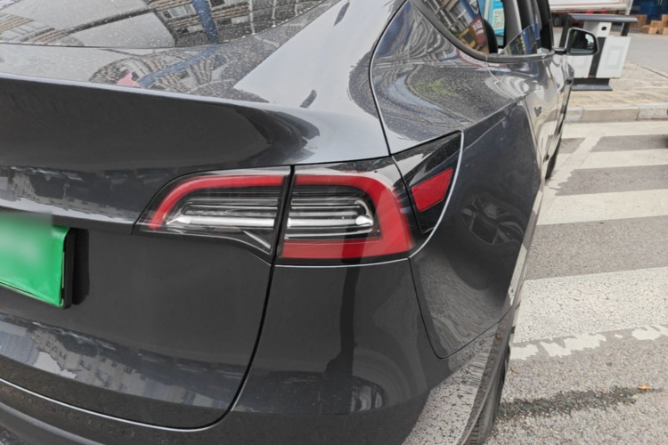 Tesla Model Y 2024 #8 Tesla Model Y 2024 car image #8