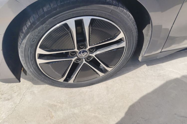 BYD Han 2023 car image #9