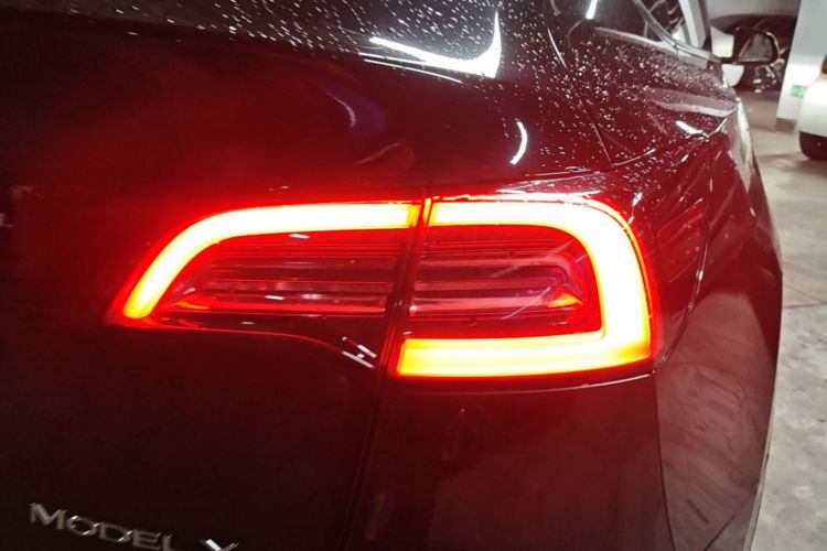 Tesla Model Y 2022 immagine di auto #8