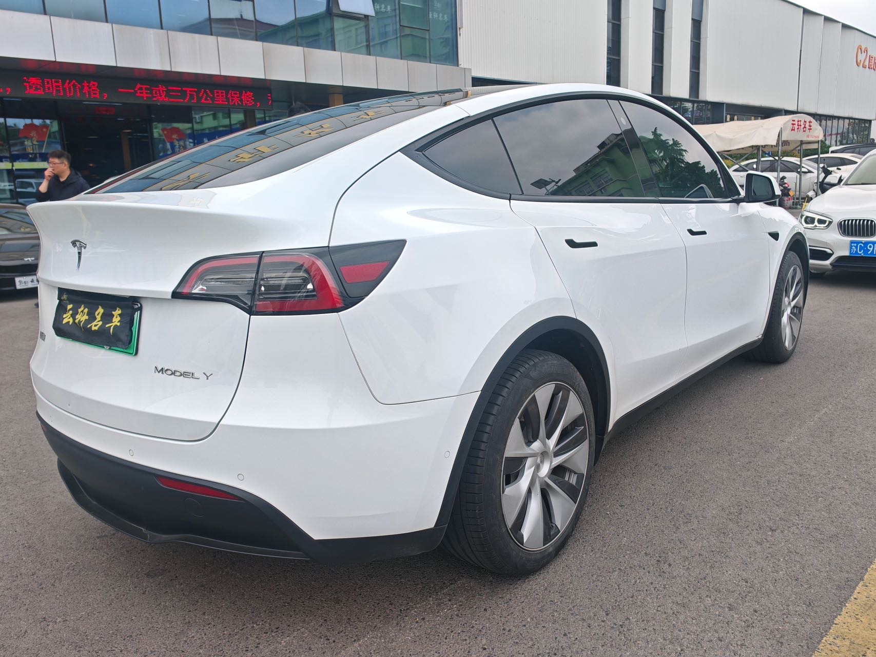 Tesla Model Y 2021 #7 Tesla Model Y 2021 car image #7