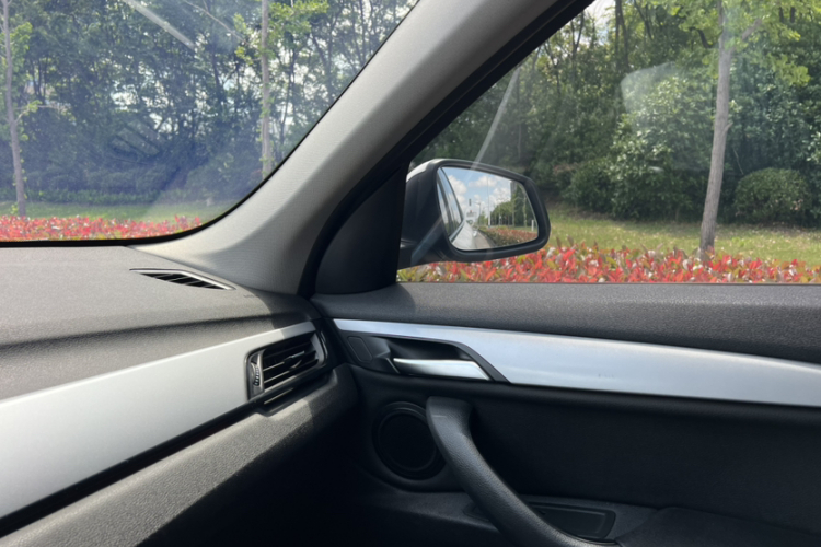 BMW X1 2018 #14 BMW X1 2018 car image #14