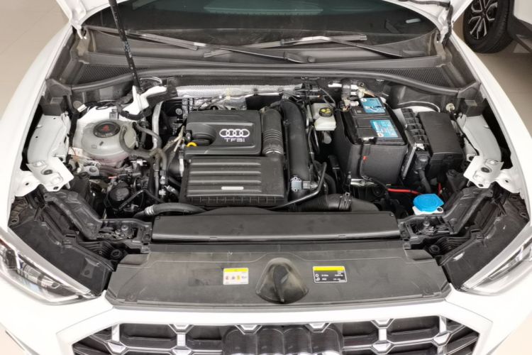 Audi Q3 2022 car image #20