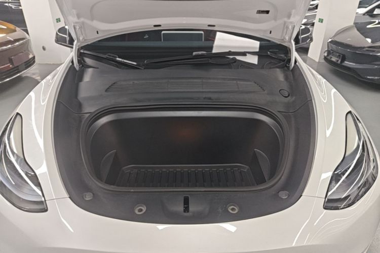 Tesla Model Y 2024 car image #20