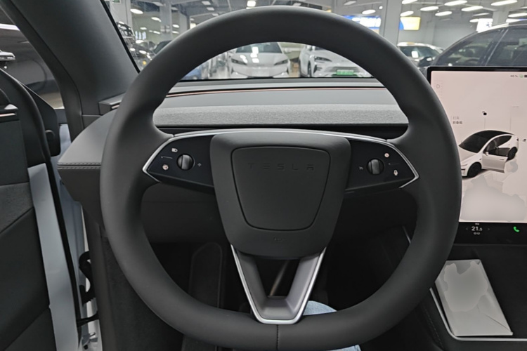 Tesla Model Y 2026 #11 Tesla Model Y 2026 car image #11