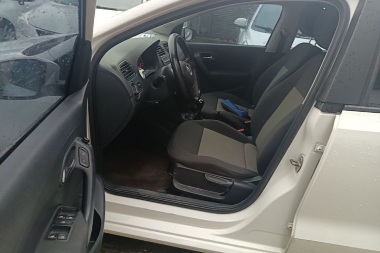 Volkswagen Polo 2018 car image #15