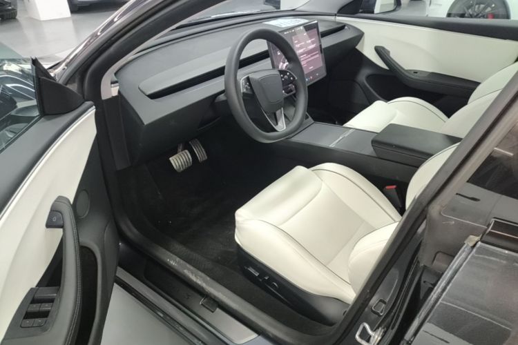 Tesla Model 3 2024 car image #16