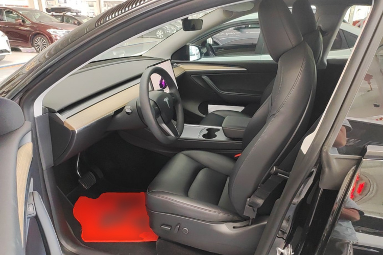 Tesla Model Y 2023 car image #15