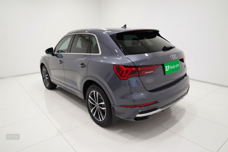 Audi Q3 2022 car image #5