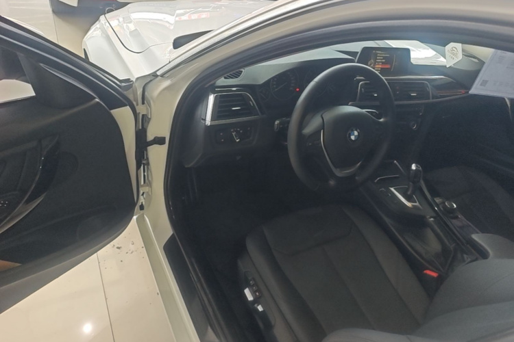 BMW 3 Series 2016 car image #19