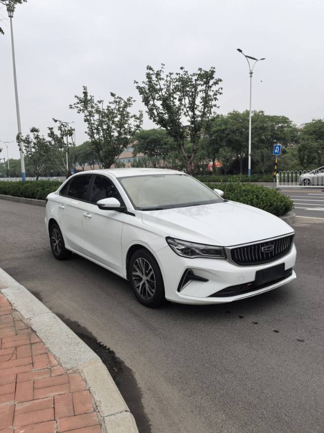 GEELY Emgrand 2023 image de voiture #3