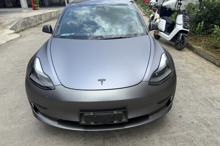 Tesla Model 3 2021 car image #3