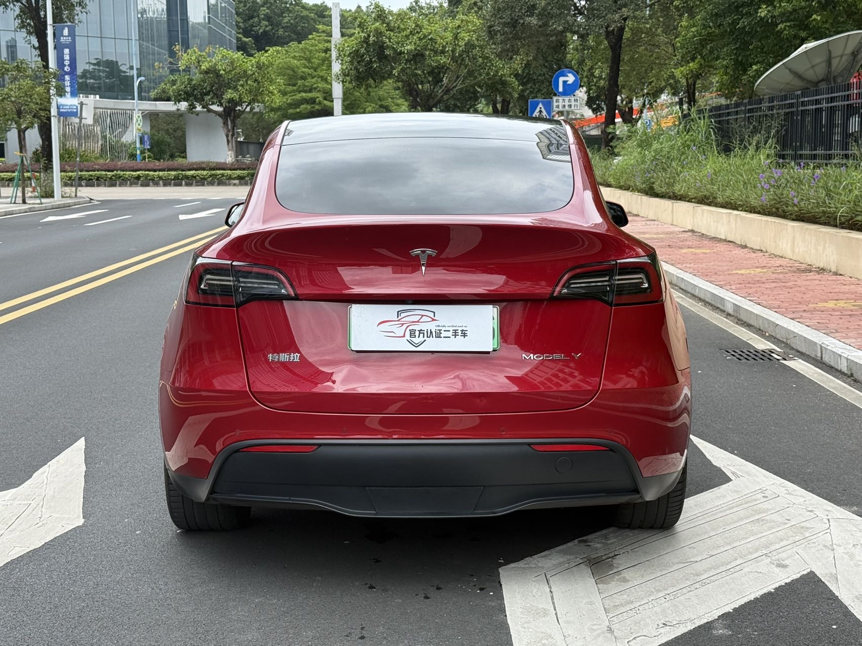 Tesla Model Y 2022 immagine di auto #5