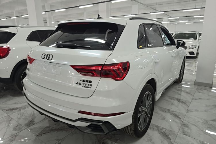 Audi Q3 2023 car image #7
