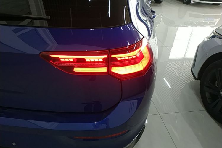 Volkswagen Golf 2021 car image #8