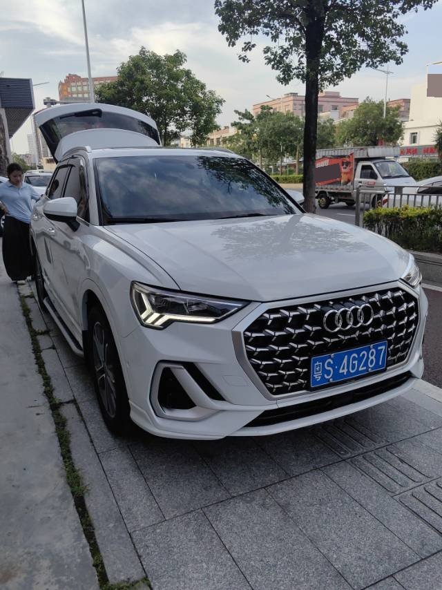 Audi Q3 2025 car image #3