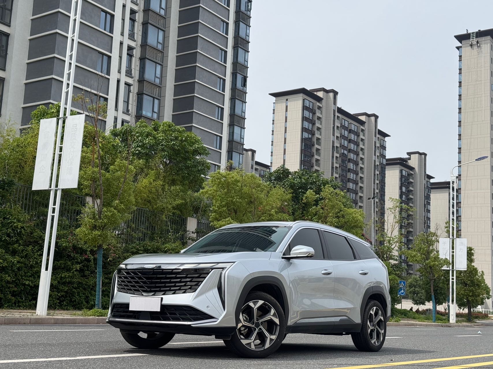 GEELY Boyue L 2024 car image 